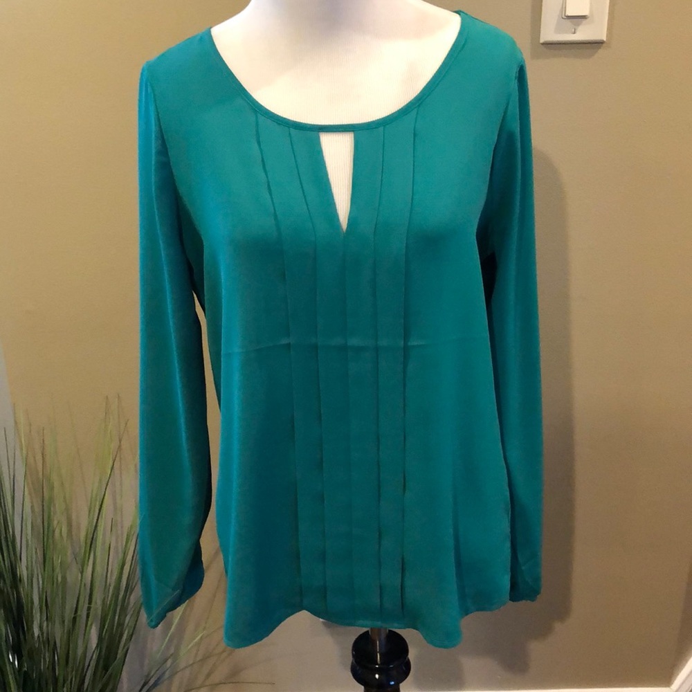 Express. Size small. NWOT!! Green blouse